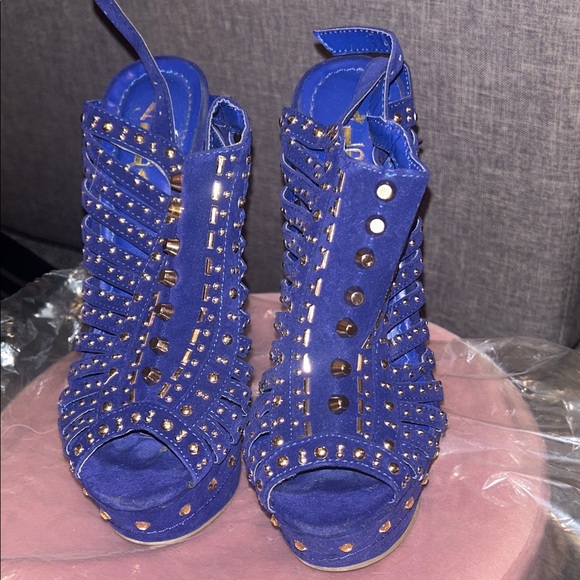 Stylish Blue Studded Women's Heels - Picture 1 of 3